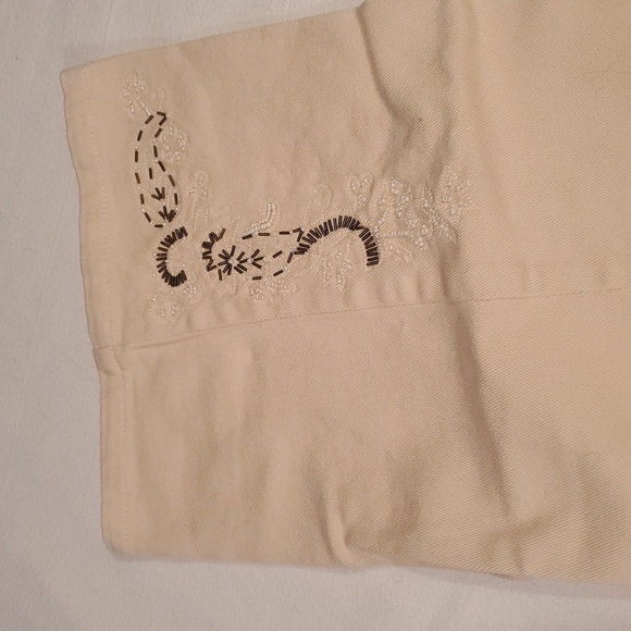 Peter Nygard Womens Luxe Cream Denim Embroidered Sz 10 x 25 Cropped Jeans - Picture 4 of 11
